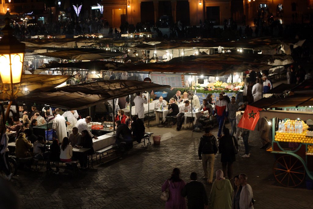 08-The eateries on the Place Jemaa el Fna in the evening.jpg - The eateries on the Place Jemaa el Fna in the evening